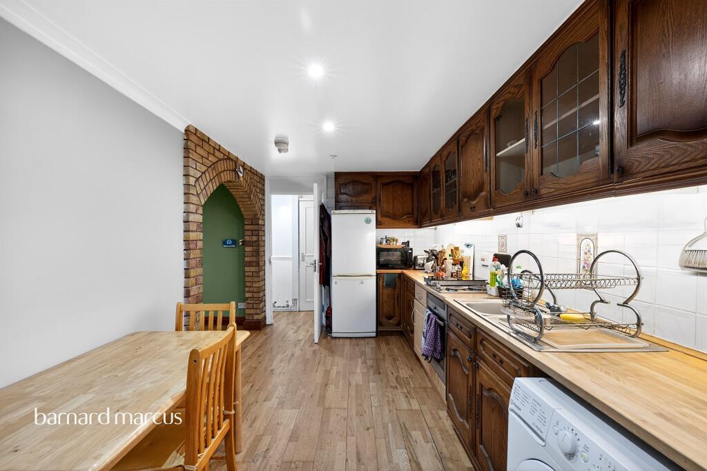 House in London - View 5