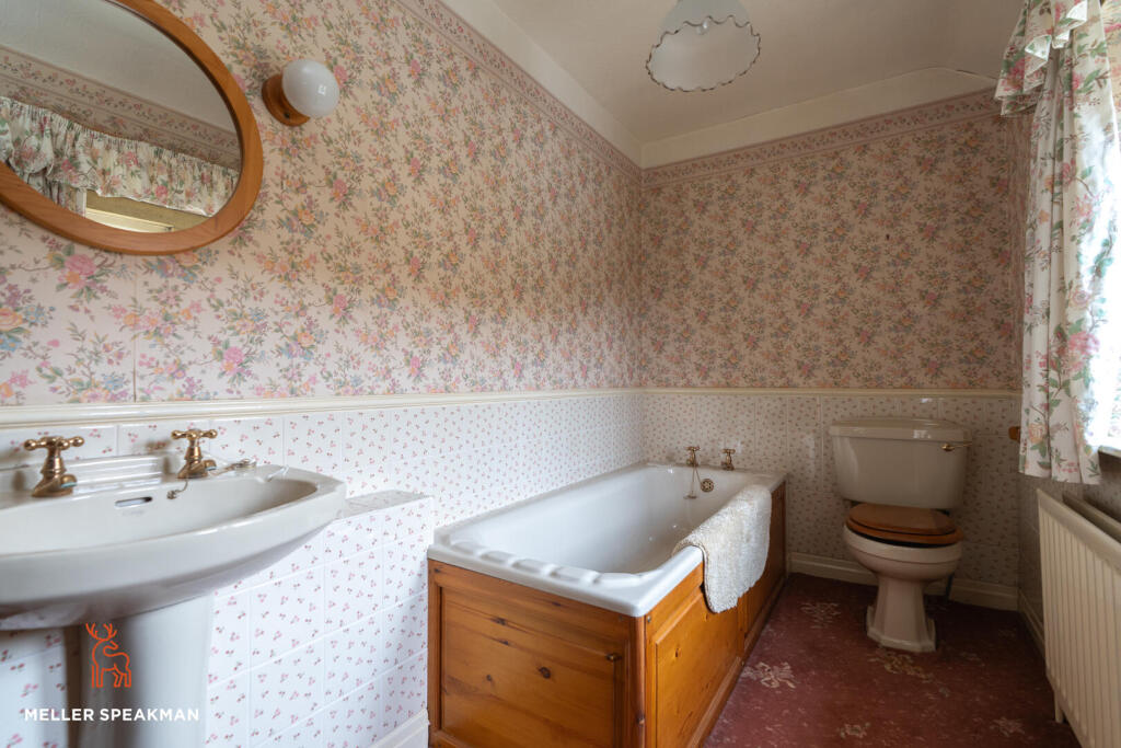 House in Oldham, Saddleworth - View 5