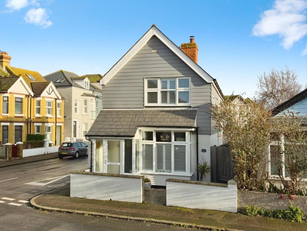 3-bed detached on Victoria Road, Hythe, £450,000
