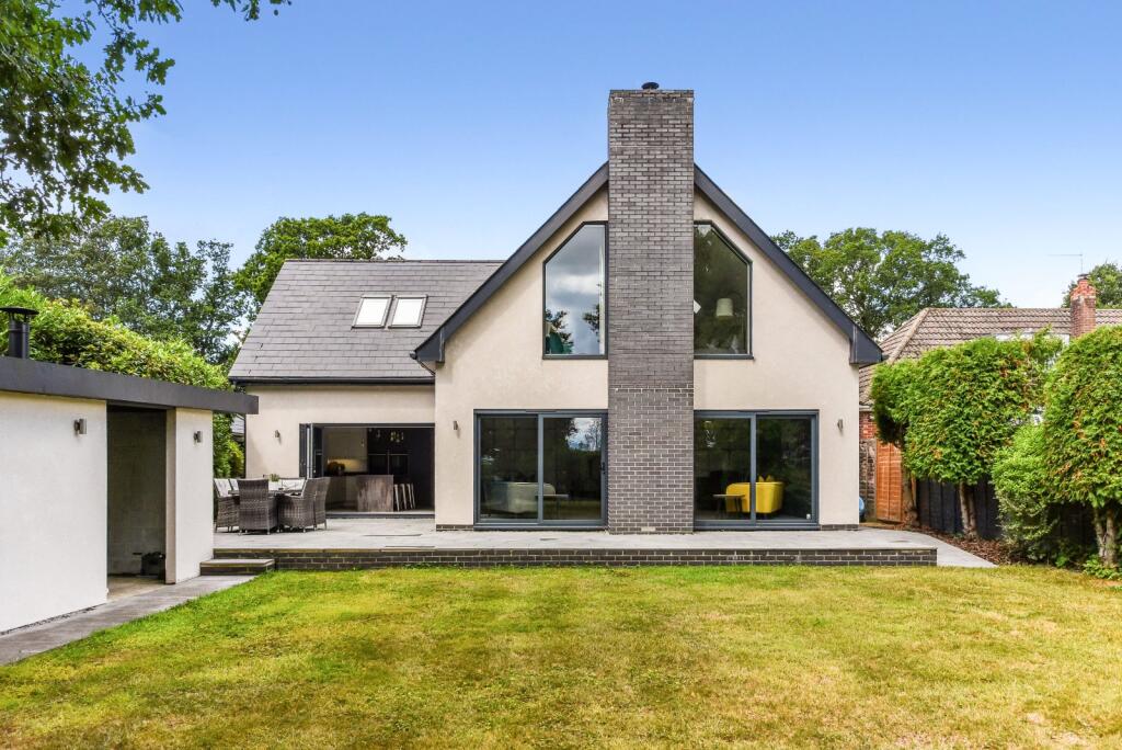 Main image of property: Portsmouth Road, Horndean, Waterlooville, Hampshire