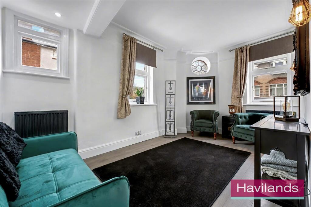 Apartment in London, Winchmore Hill, Edmonton - View 2