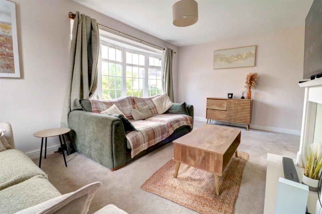 House in Walsall, High Heath - View 3