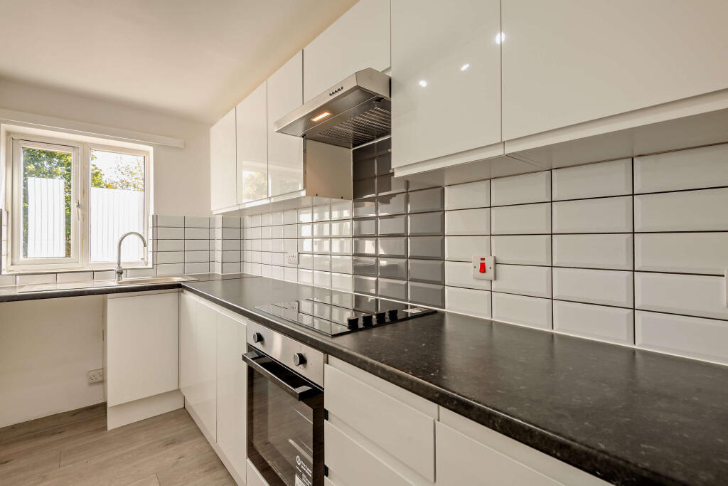 Apartment in Sutton - View 4