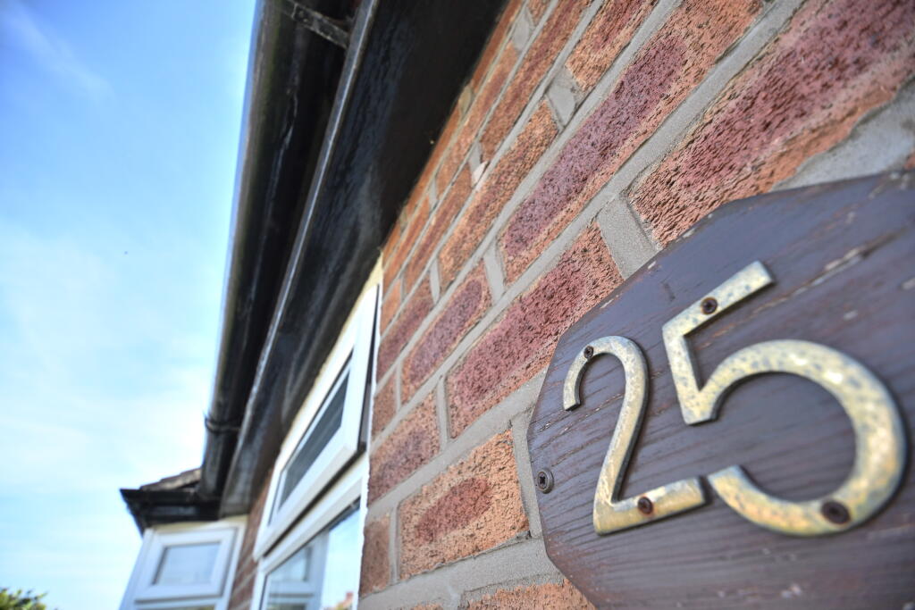 25 Sydney Avenue, Leigh WN7 3LT photo 2