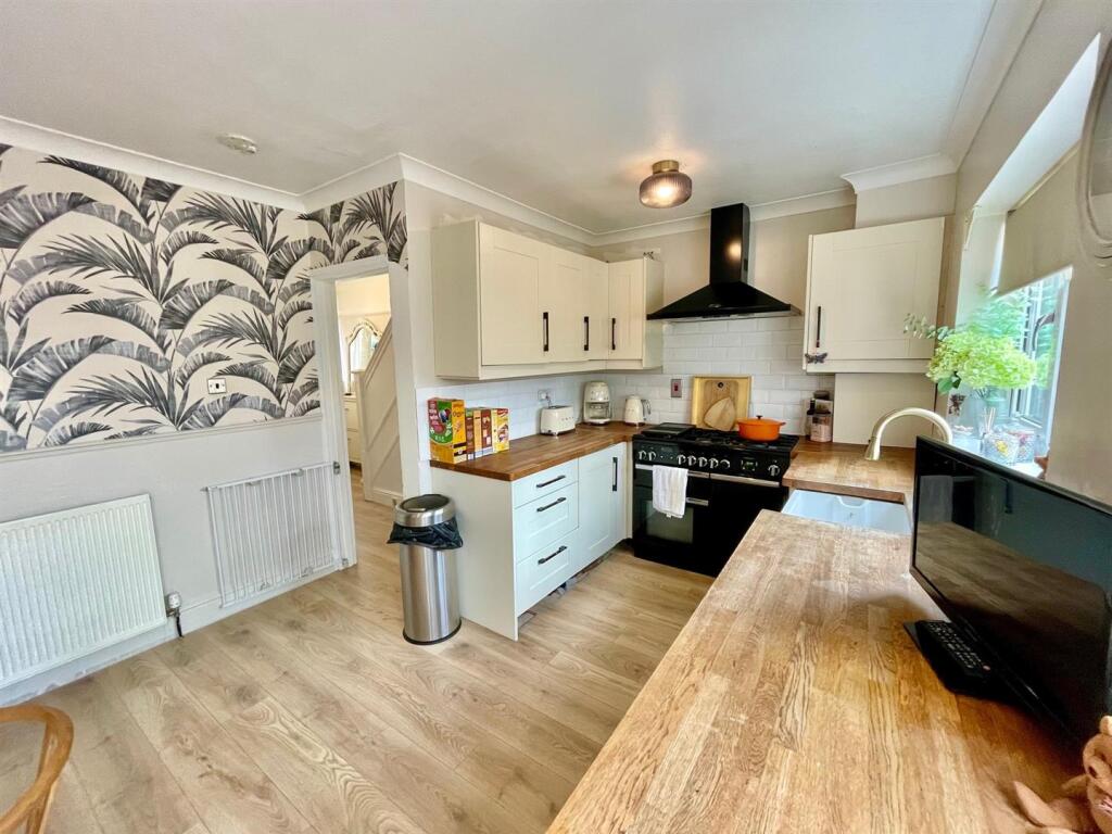 Birchwood Avenue, Hatfield photo 5