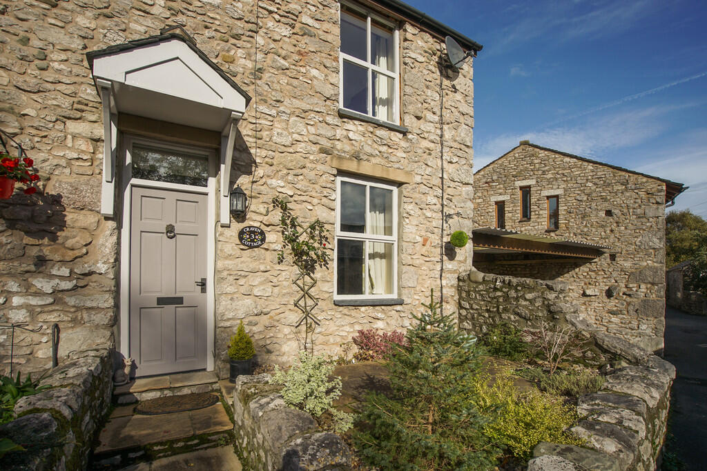 Main image of property: Craven Cottage, Back Lane, Warton, Carnforth, Lancashire, LA5 9QX