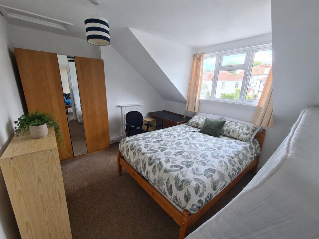 House in Bristol, Redland - More