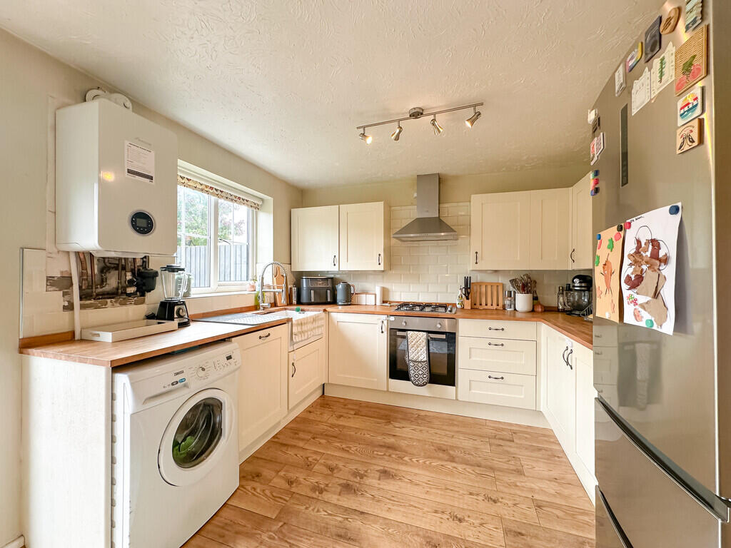 House in Hengoed, Ystrad Mynach, Gelligaer - View 3