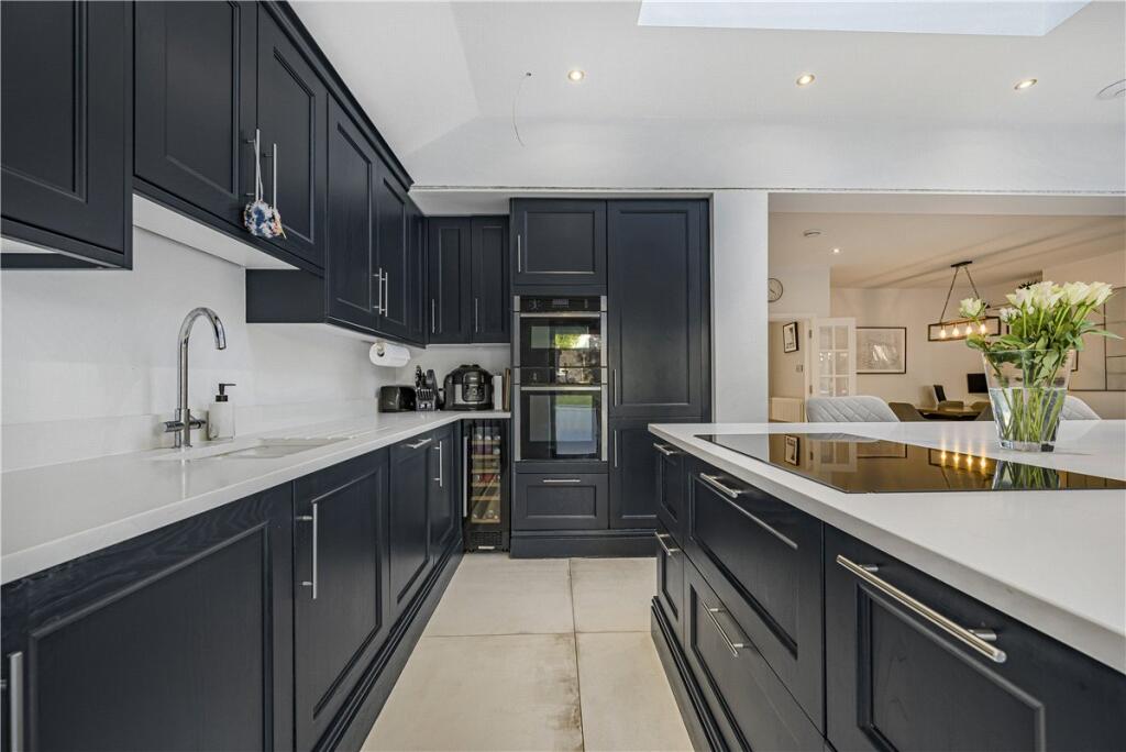 House in Bromley - View 4