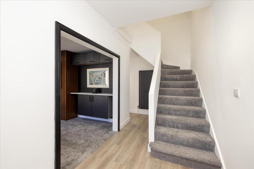 House in Edinburgh, Broomhouse - More