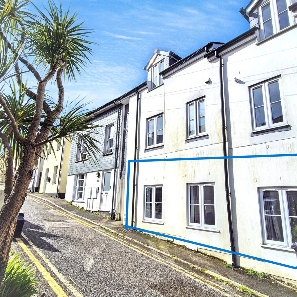 3-bed flat on Falmouth, £250,000