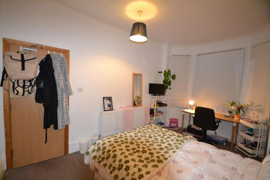 1 bedroom house share for rent