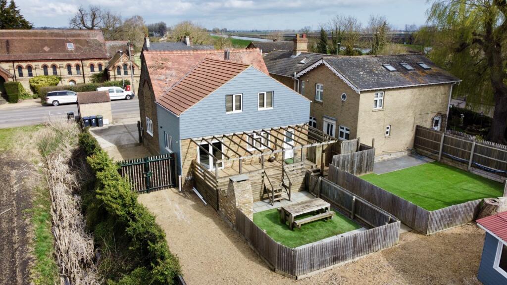 Tree Tops, 3 Ely Road, Queen Adelaide, Ely, Cambridgeshire photo 2