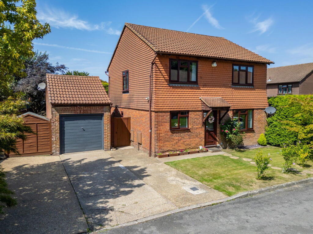 Main image of property: Simons Close, Crowborough, TN6 2XU