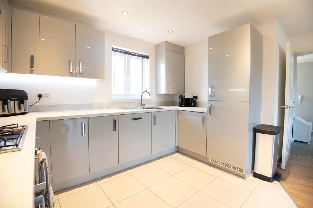 Irthlingborough Road North, Wellingborough, NN8 - View 4
