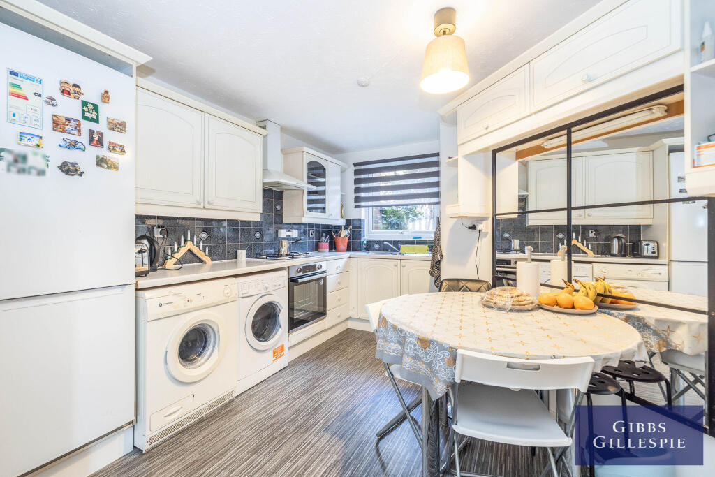 House in London - View 2