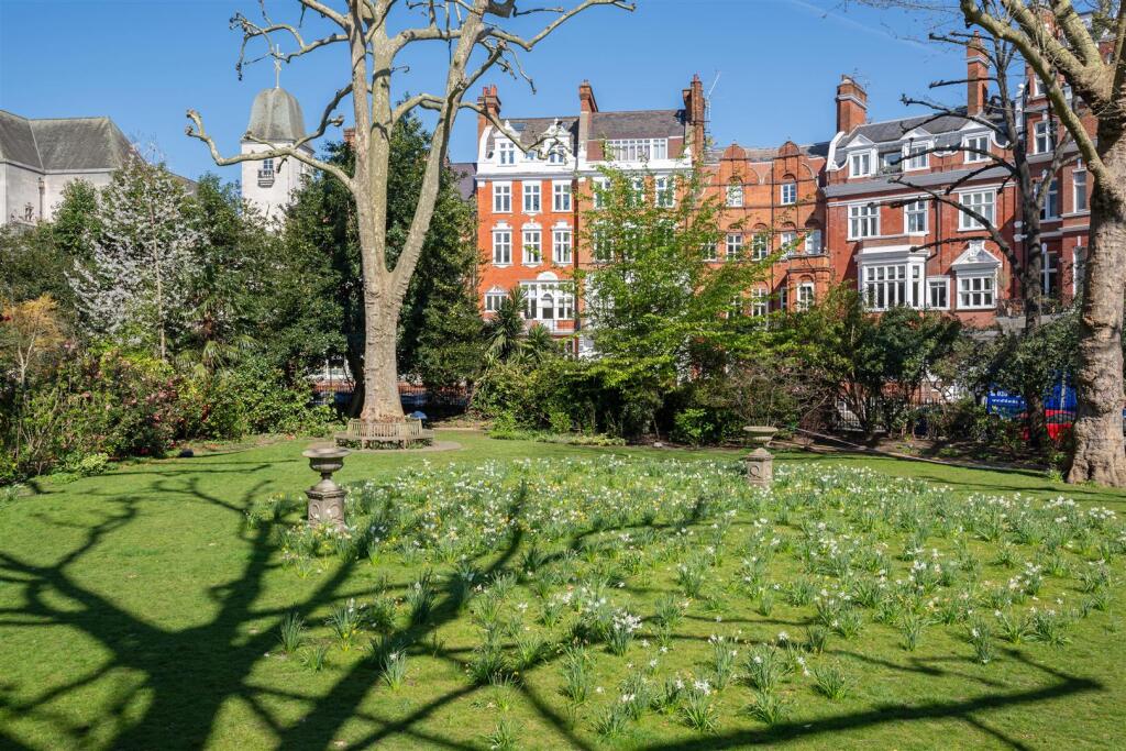 Main image of property: Lennox Gardens, Knightsbridge, SW1X.