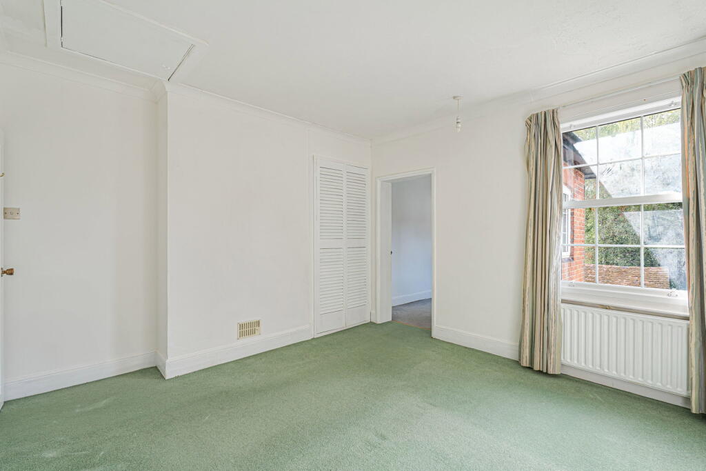 House in Waverley, Bramley - More