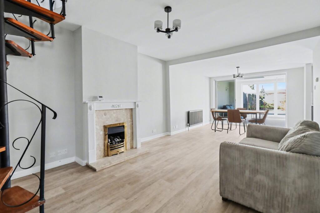 Long Close Road, Hedge End, SO30 - View 6