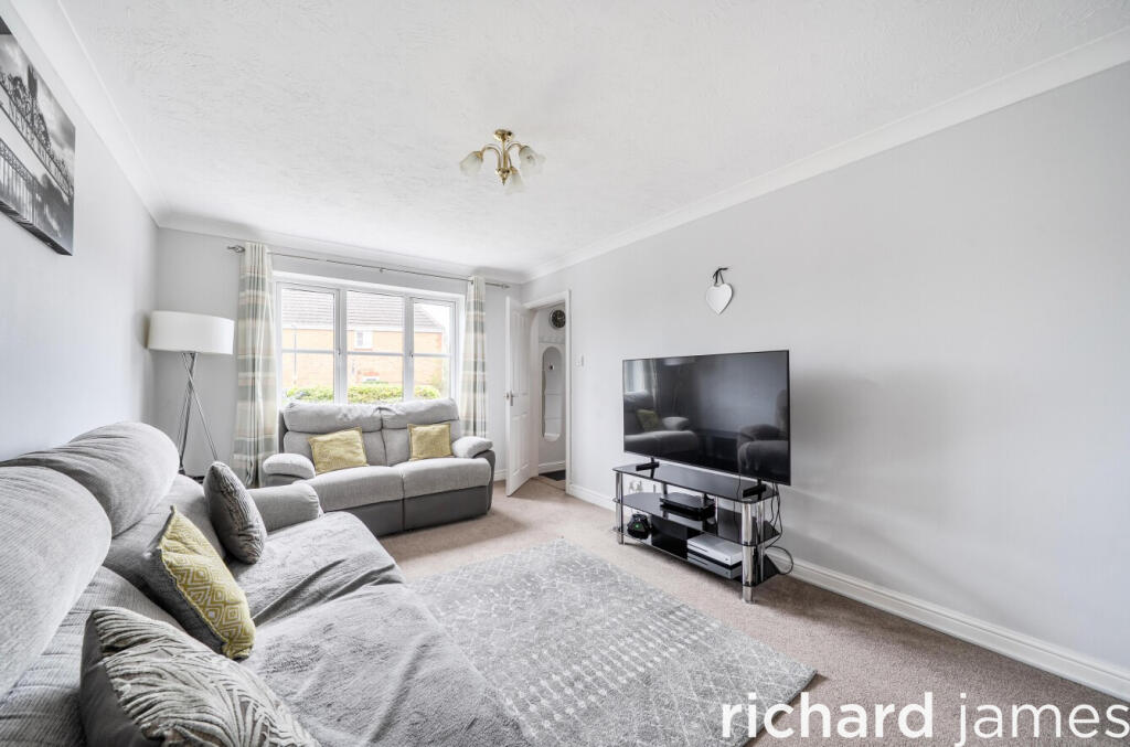 Thetford Way, Taw Hill, Swindon, SN25 photo 3