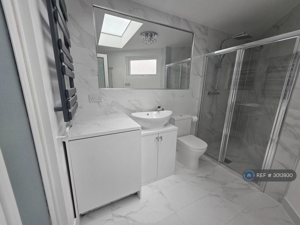 House in Croydon - View 5