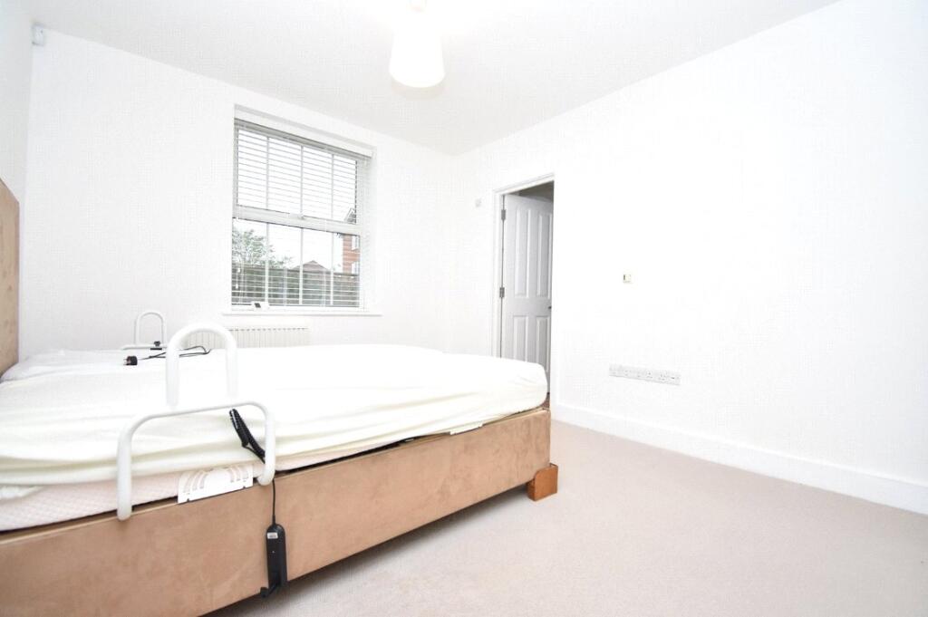 Pelican Lane, Newbury, Berkshire, RG14 - View 5