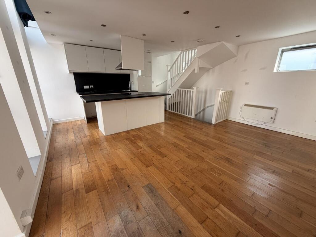 Apartment in Brighton, Round Hill - View 2