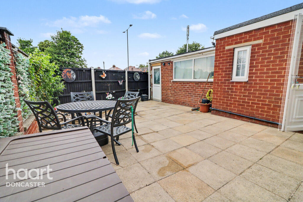 Hyland Crescent, Warmsworth, Doncaster photo 4