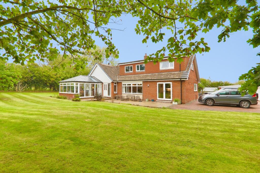 5-bed detached on Crossmere Hill, Garton Road, Aldbrough,  HU11 4QA, £550,000
