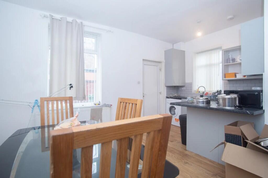 House in Oldham, Hollinwood - View 5
