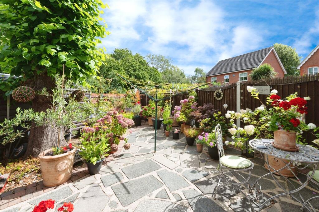 Headingley Close, Basildon, Essex, SS13 photo 4