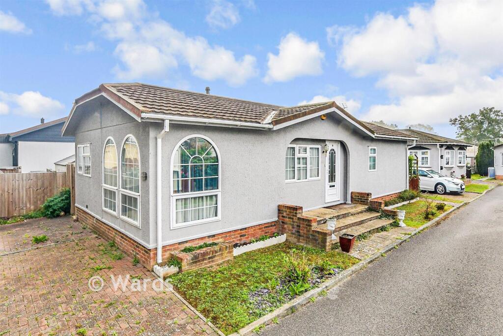 2-bed caravan on Shenley Park, Shenley Park, Ashford, Kent, £160,000