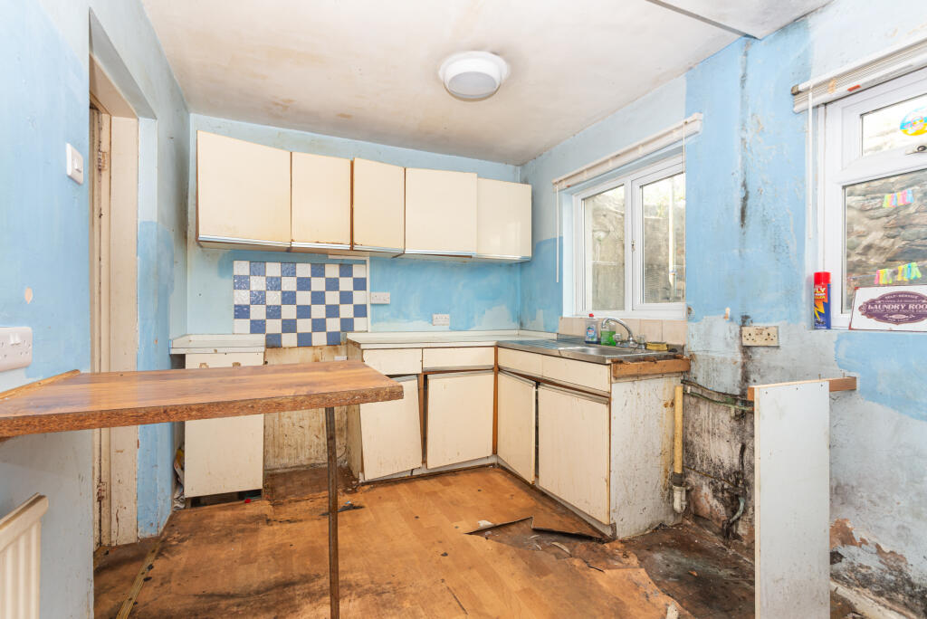 41 Mountain Street, Caernarfon, Gwynedd LL55 1PW photo 4