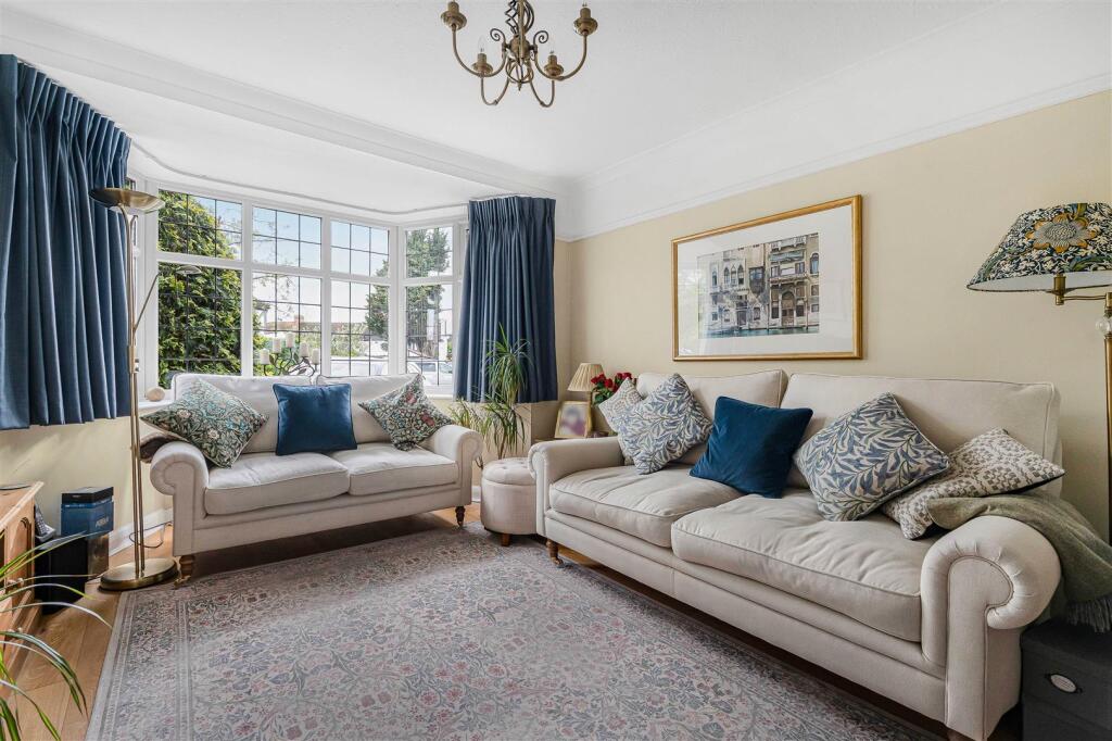Tudor Drive, Kingston Upon Thames photo 4