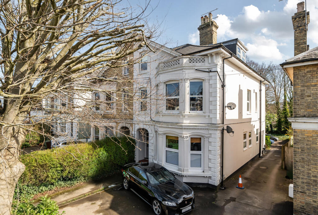 Main image of property: 122 Upper Grosvenor Road, Tunbridge Wells, Kent, TN1