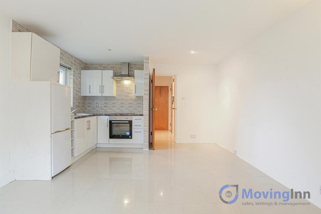 Apartment in London, Woodside - View 3
