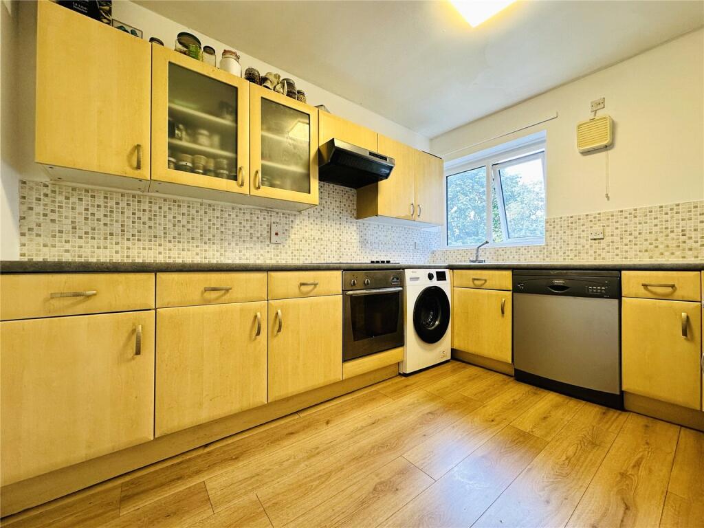 Apartment in Leeds, Park Villas, Roundhay - View 4