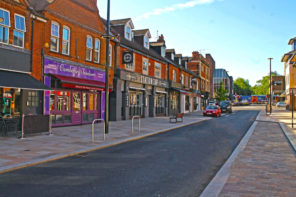 Apartment in Surrey Heath, Old Dean - View 5