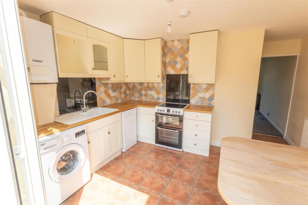 Hawk Close, Stubbington, Fareham photo 3