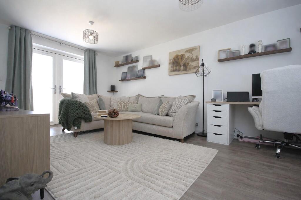 House in Winchester, Whiteley - View 4