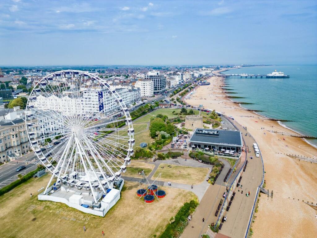 Apartment in Eastbourne, East Sussex - View 5