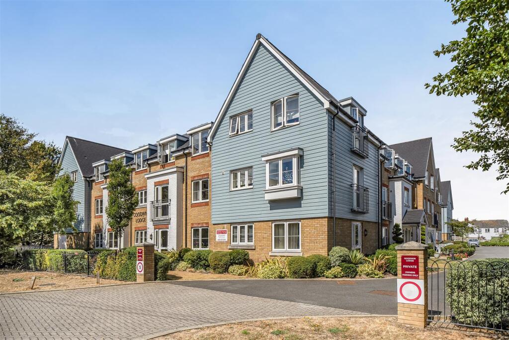 Apartment in Dover, Deal