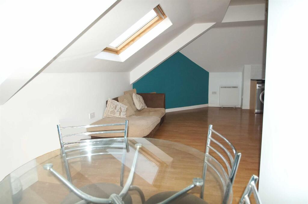 Apartment in Leeds, West Yorkshire - View 3