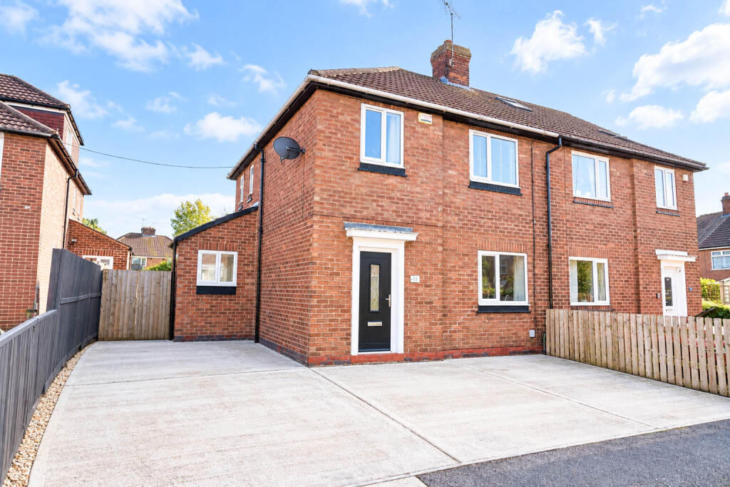 3-bed semi-detached on Little Avenue, York, £300,000