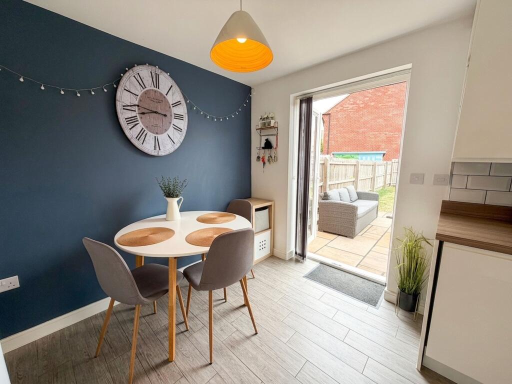 House in South Kesteven, Green Hill, Grantham - More