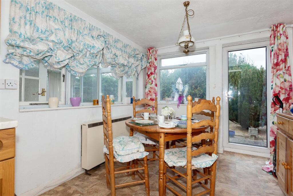 House in Adur, Sompting - More
