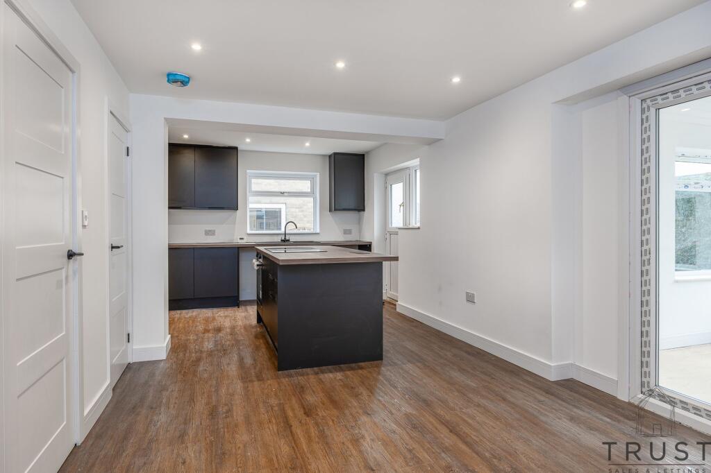 House in Wakefield - View 4