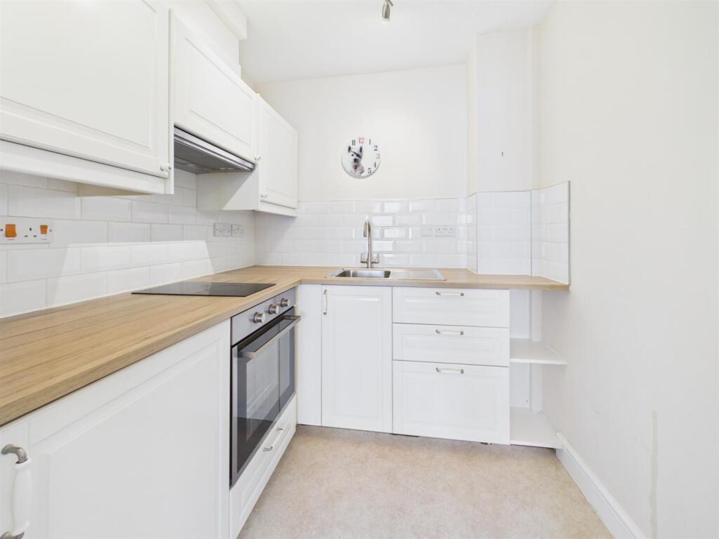 Park Lane, Tilehurst, Reading photo 2