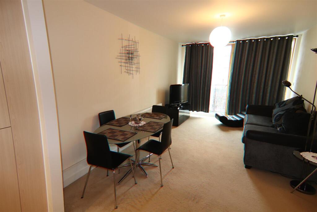 Apartment in Orpington, Broom Hill, Goddington - More