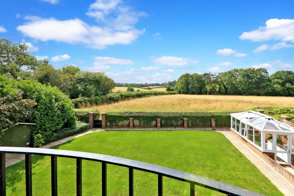 Priests Paddock, Knotty Green, Beaconsfield, Buckinghamshire, HP9 photo 3